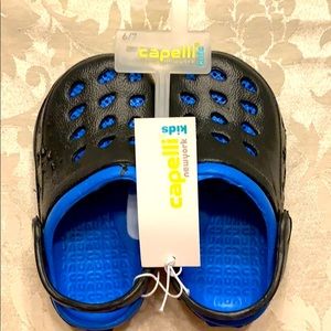 Capelli Kids shoes like “Crocs” size 6/7
